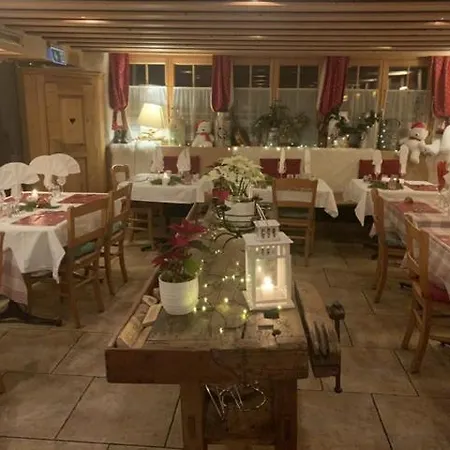 Auberge de L'Ours * Vers L'Eglise