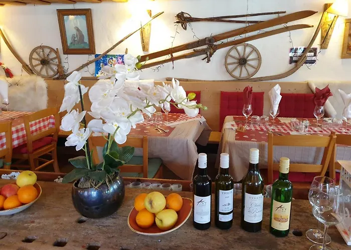 Auberge De L'Ours * Vers L'Eglise