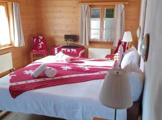 Auberge De L'Ours Zajazd Vers L'Eglise