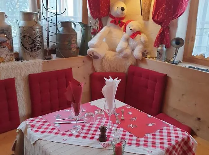 Auberge De L'Ours * Vers L'Eglise