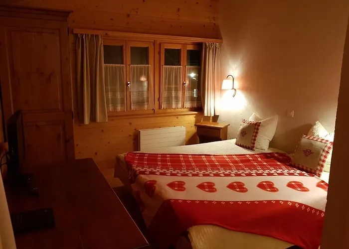 Inn Auberge De L'Ours Vers L'Eglise