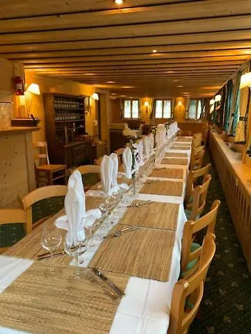 Auberge De L'Ours Vers L'Eglise