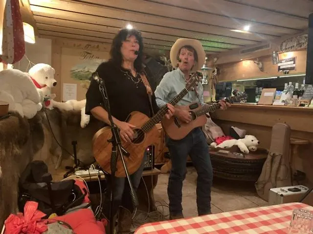 Auberge De L'Ours * Vers L'Eglise