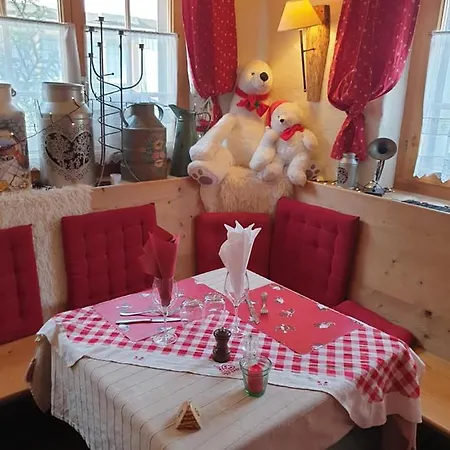 Auberge De L'Ours * Vers L'Eglise