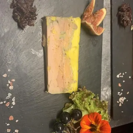 Auberge De L'Ours * Vers L'Eglise