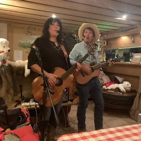 Auberge De L'Ours * Vers L'Eglise