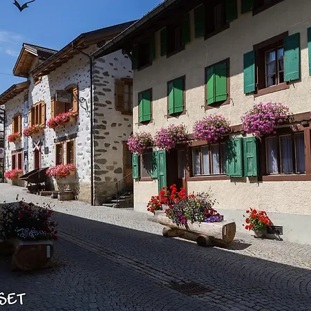 Auberge De L'Ours Inn