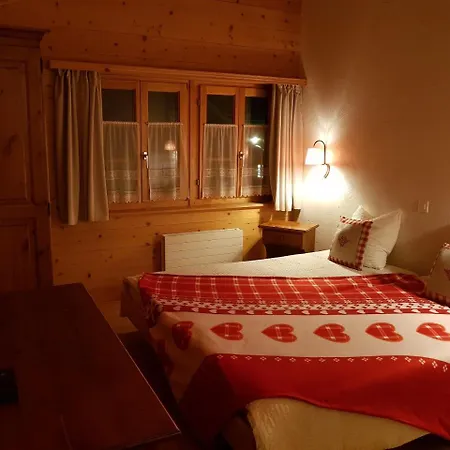 Inn Auberge De L'Ours Vers L'Eglise