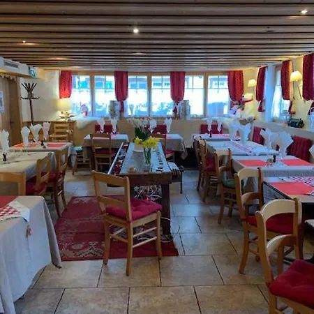Auberge De L'Ours Inn *