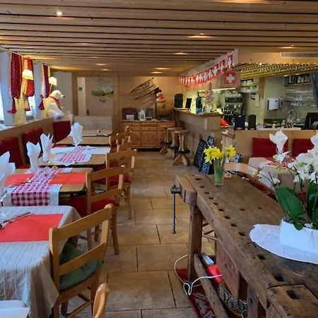 Auberge De L'Ours Inn