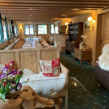 Inn Auberge De L'Ours Vers L'Eglise