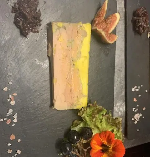 Auberge De L'Ours * Vers L'Eglise